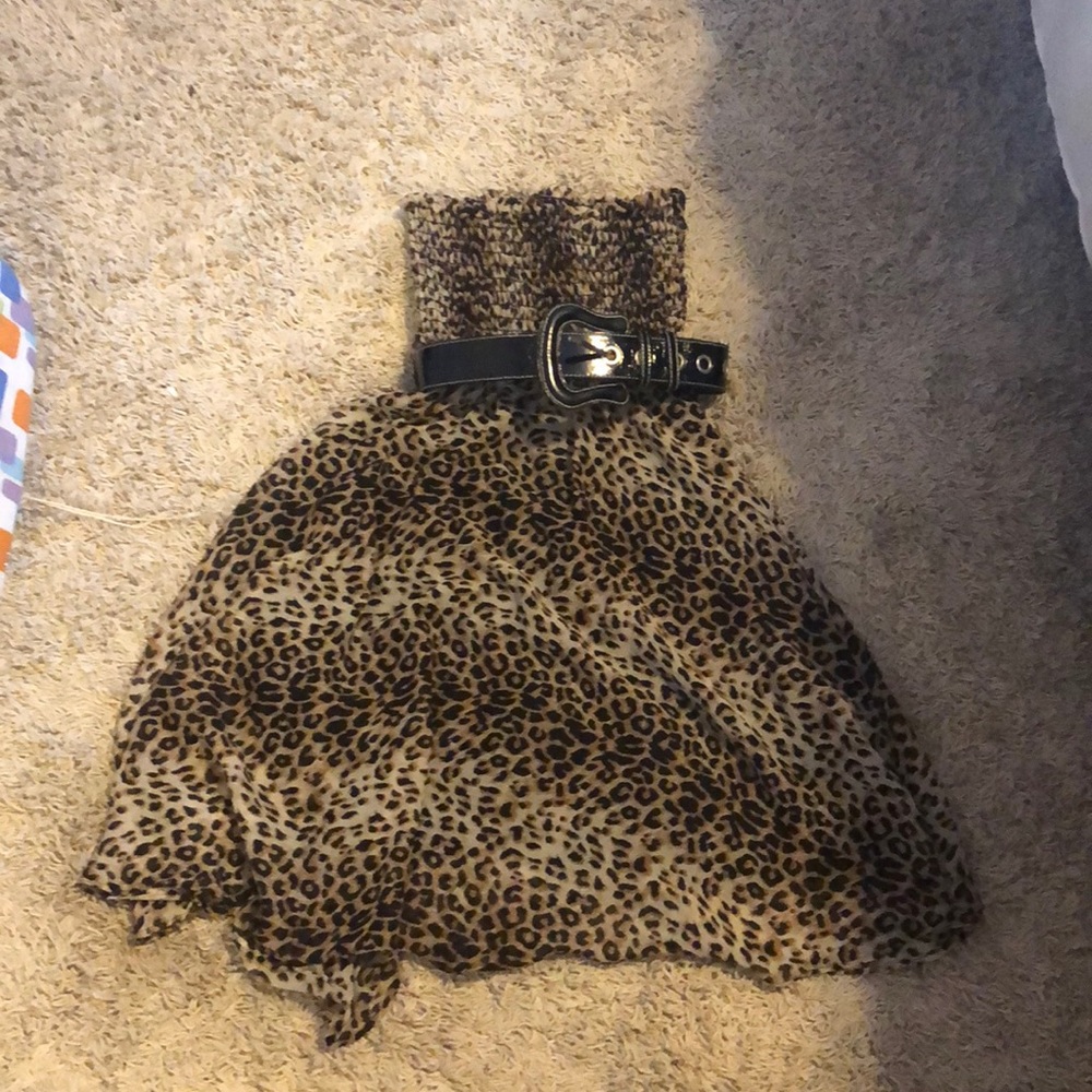 Super fun leopard strapless dress.  Worn x 1.